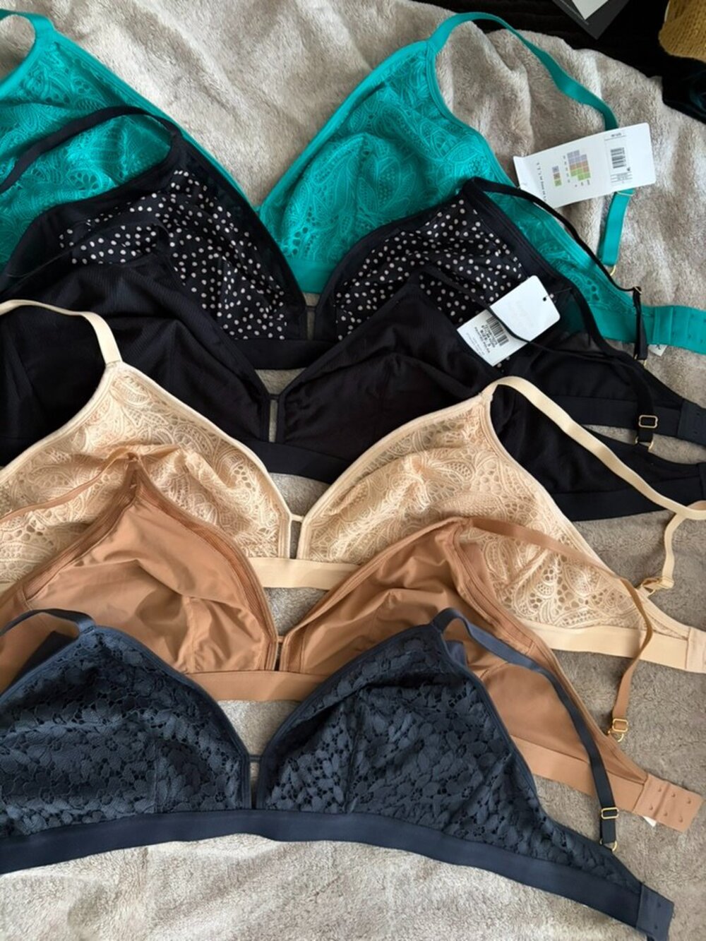 6 wireless lively bras - size 3